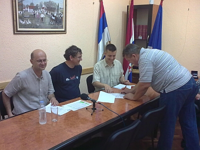hnv-potpisivanje ugovora2011-1